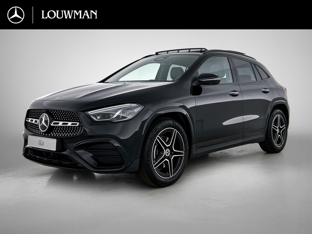 Mercedes-Benz Gla-klasse 180 business solution amg | premium plus pakket | nightpakket | trekhaak | guard 360 ° plus | panoramaschuifdak | 19” vijf-dubbelspaaks amg velgen | 360° camera | warmtewerend, donkergetint glas |