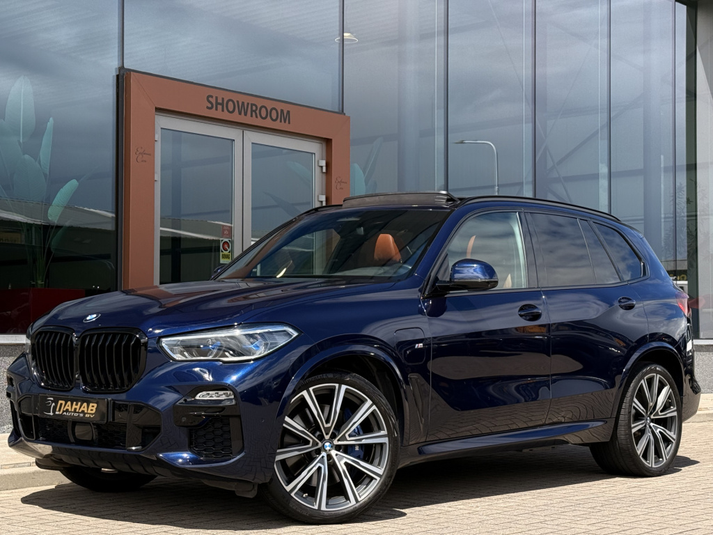 BMW X5 xdrive45e m-sport individual | acc | h/k | stoelverwarming \ verkoeling | stuurverwarming | hud | luchtvering | massage | soft close | laser | 22' velgen | afn. trekhaak |
