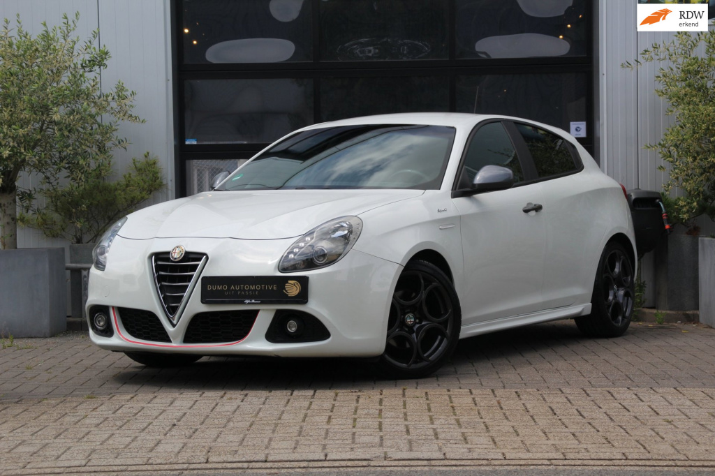 Alfa Romeo Giulietta 1.4 t sprint - trekhaak - alcantara - pdc - scherpste prijs van europa!