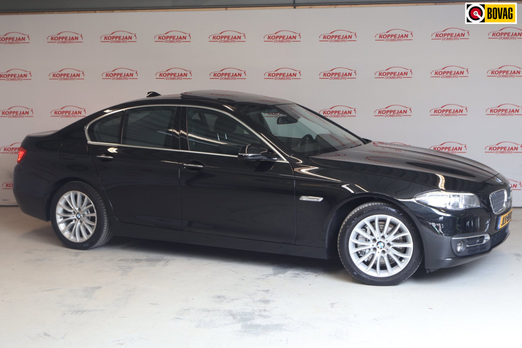 BMW 5 Serie 528i high executive dealer oh, carplay, pano, keyless, led, head up, el stoelverw,