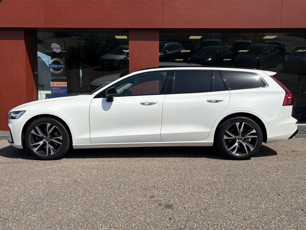 Volvo V60 2.0 b4 plus dark | leder | carplay | trekhaak | winterpack | memory-seats