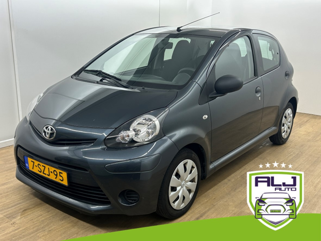 Toyota Aygo occasion 1.0 vvt-i now | grijs | tweedehands toyota aygo | airco | aux audio