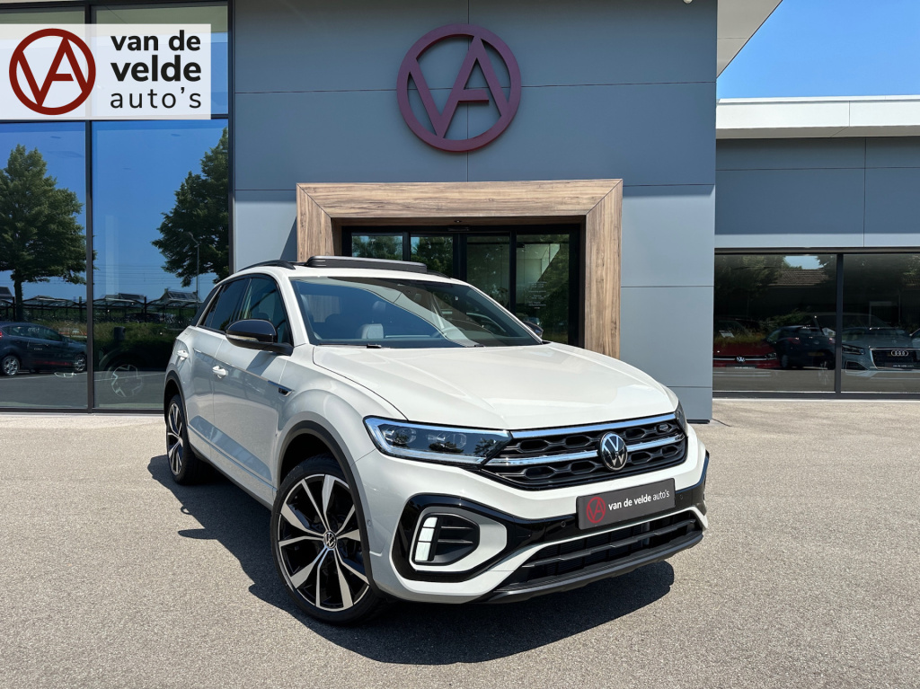 Volkswagen T-roc 1.5 tsi 150pk dsg r-line | black style | panoramadak | camera | keyless | elek. achterklep | dode hoek | rijklaar incl. 1 jaar bovag garantie