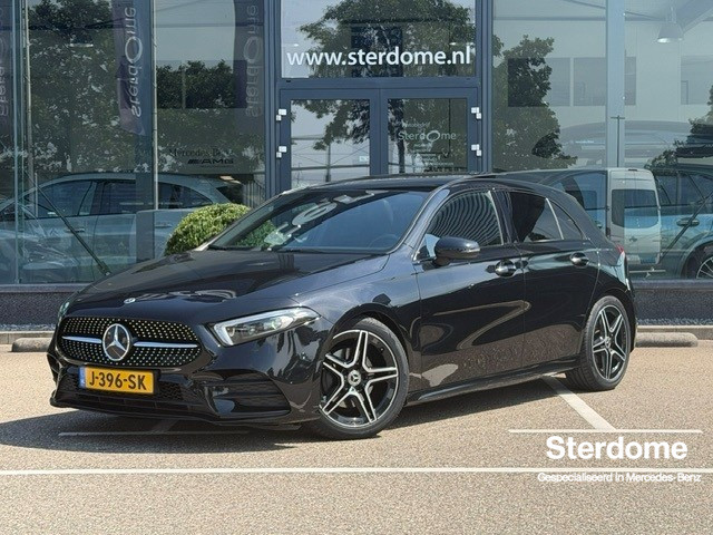 Mercedes-Benz A-Klasse 180 business solution amg l panoramadak l sfeerverlichting l nightpakket l mbux l camera l stoelverwarming l