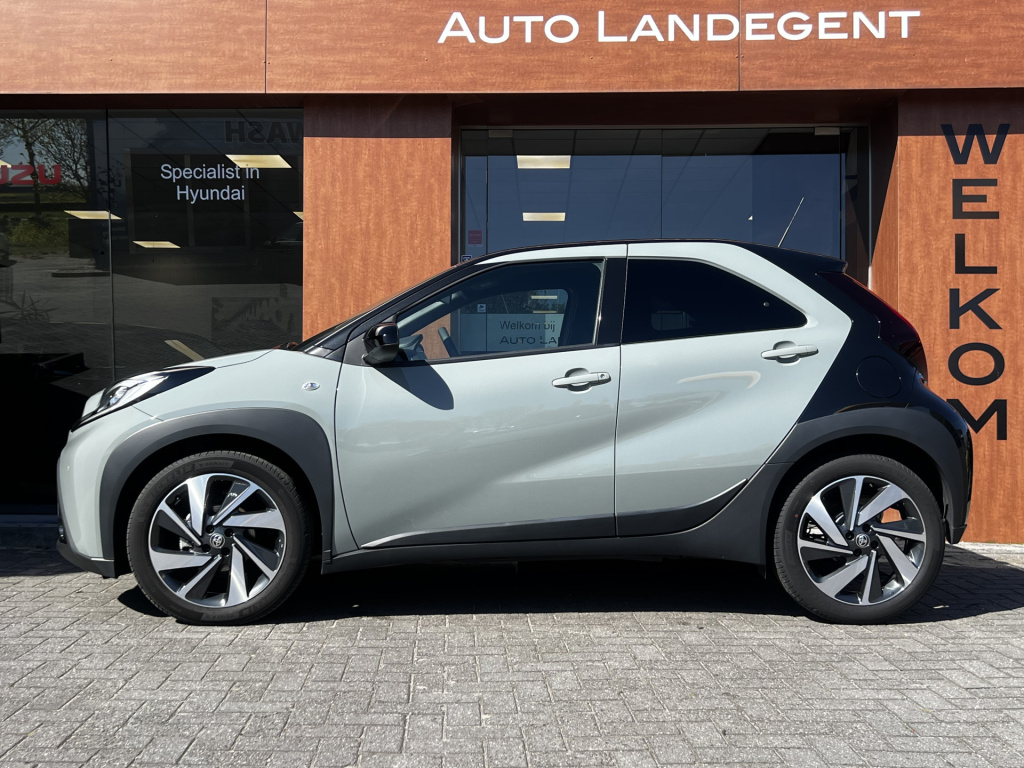 Toyota Aygo x 1.0 vvt-i s-cvt envy automaat| camera | android auto/ carplay | lm | adaptieve cruise | lane assist | dab | crimate control