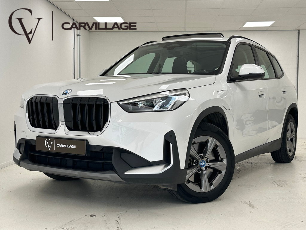 BMW X1 xdrive30e luxury | trekhaak | panoramadak | adaptief cc. |