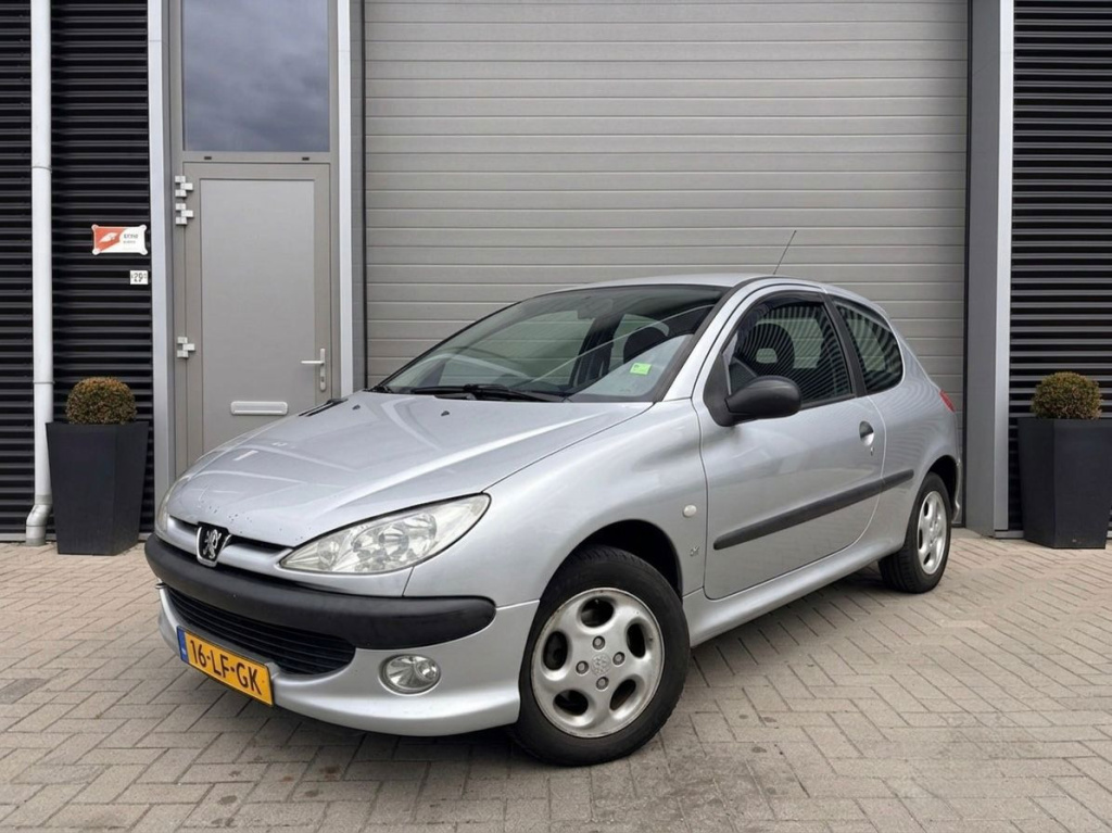 Peugeot 206 1.4 xs/inruilkoopje/apk tot december 2026/beginnersauto/