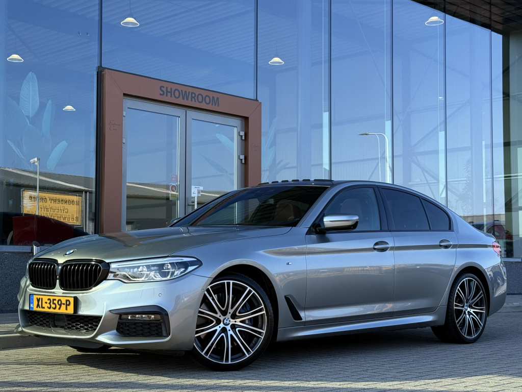 BMW 5 Serie 540i xdrive high executive m-sport | acc | leder | harman / kardon | 360 | achteras besturing |