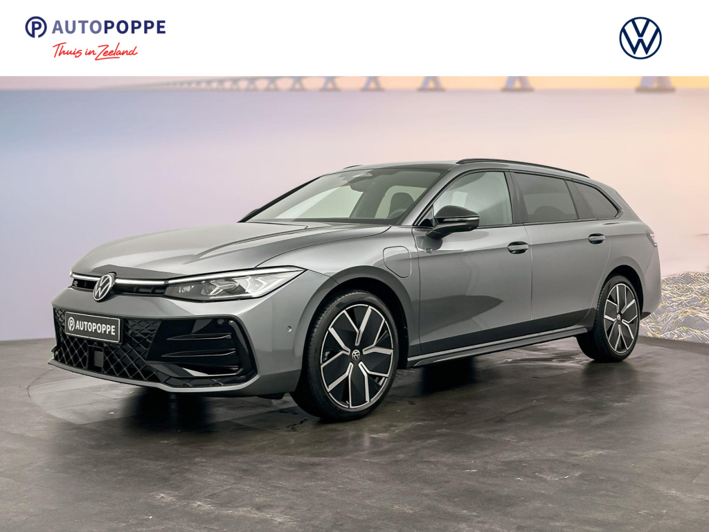 Volkswagen Passat r-line edition plug in hybride 204 pk black style plus pakket