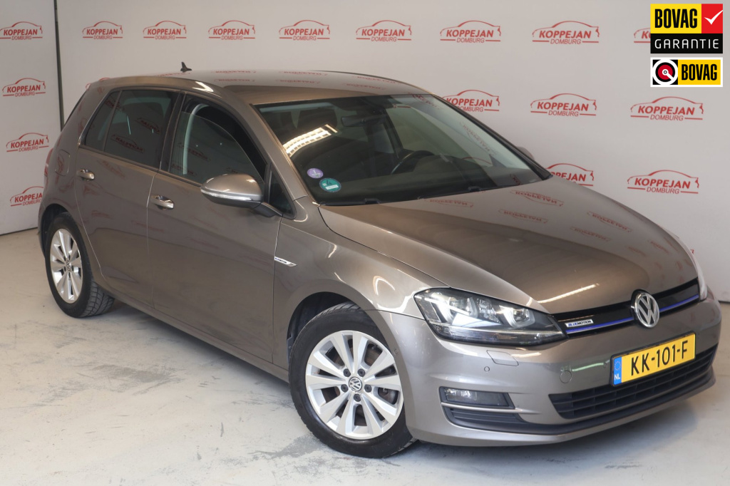 Volkswagen Golf 1.0 tsi connected series nl auto, carplay, all season banden, cruise controle