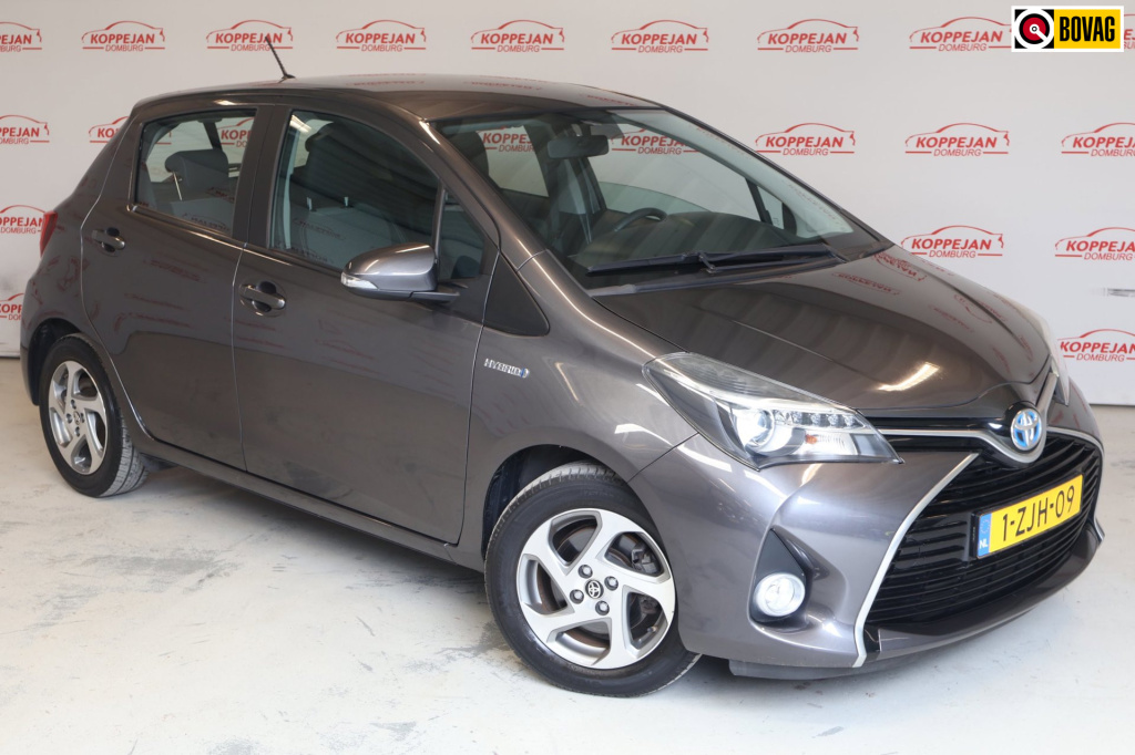 Toyota Yaris 1.5 hybrid lease nl auto, cruise controle, navigatie,