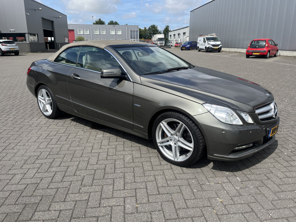 Mercedes-Benz E-Klasse cabrio 300 cgi elegance 118 dkm zeer mooie cabrio