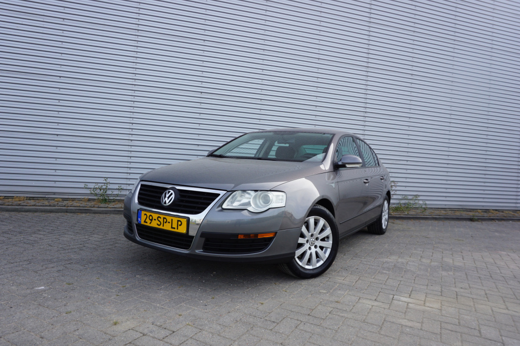Volkswagen Passat 2.0 fsi trendline airco / cruise / elektr. ramen / trekhaak / lm velgen / nap