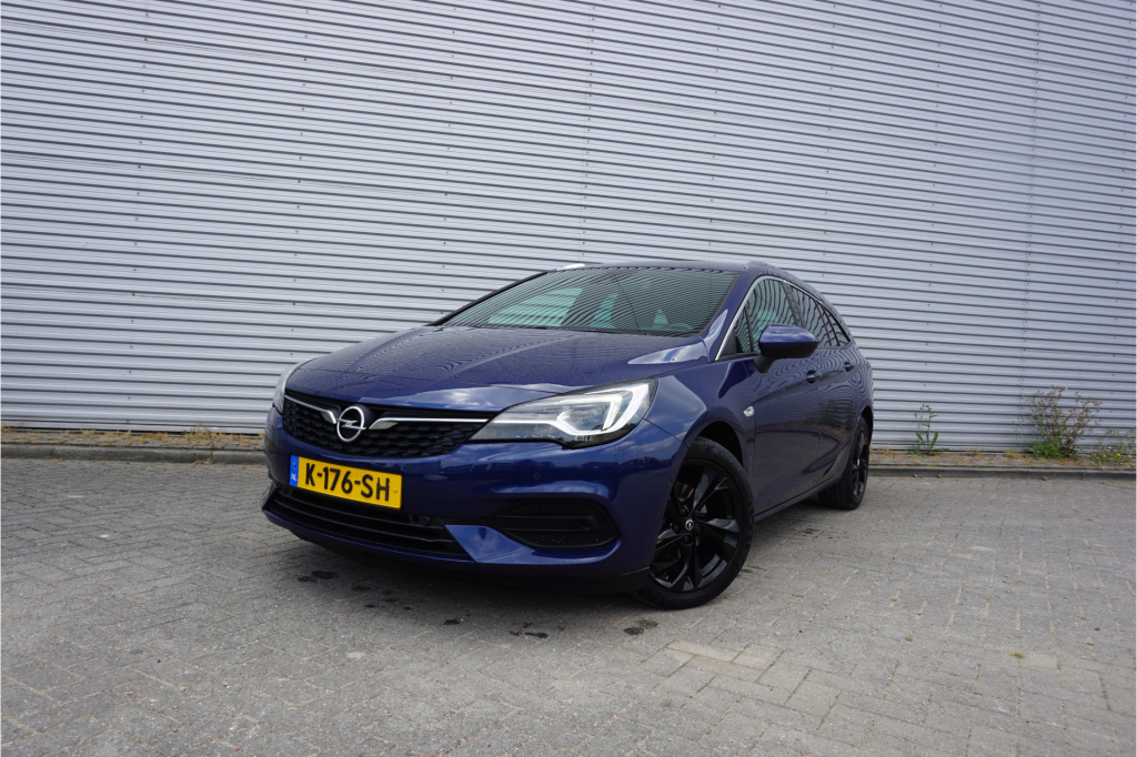 Opel Astra sports tourer 1.2 elegance airco / navi / cruise / camera / parkeers. / trekhaak / lm velgen / nap