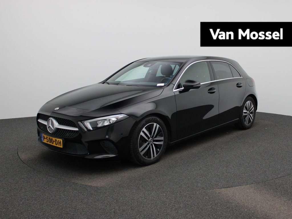 Mercedes-Benz A-Klasse 180 business solution luxury | automaat | apple carplay/android auto | trekhaak | sfeerverlichting | climate control | achteruitrijcamera | lederen bekleding | lichtmetalen velgen |