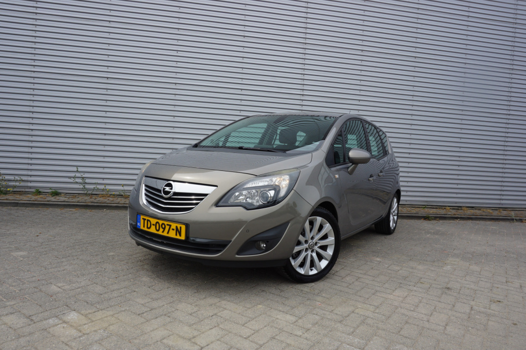 Opel Meriva 1.4 turbo cosmo airco / navi / cruise / stuur + stoelverw. / pdc / trekhaak / lm velgen