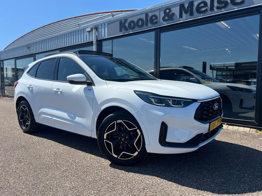 Ford Kuga 2.5 phev 243pk e-cvt st-line , panodak , trekhaak , 2100 kg trekgewicht , carplay