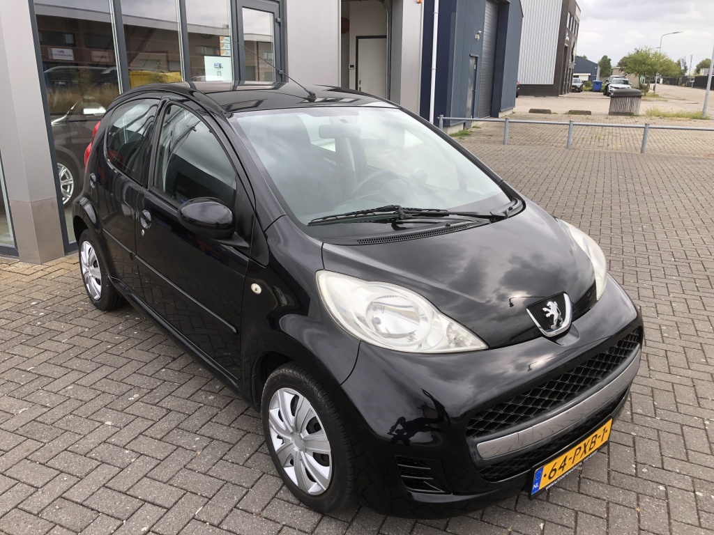Peugeot 107 1.0-12v millesim 200