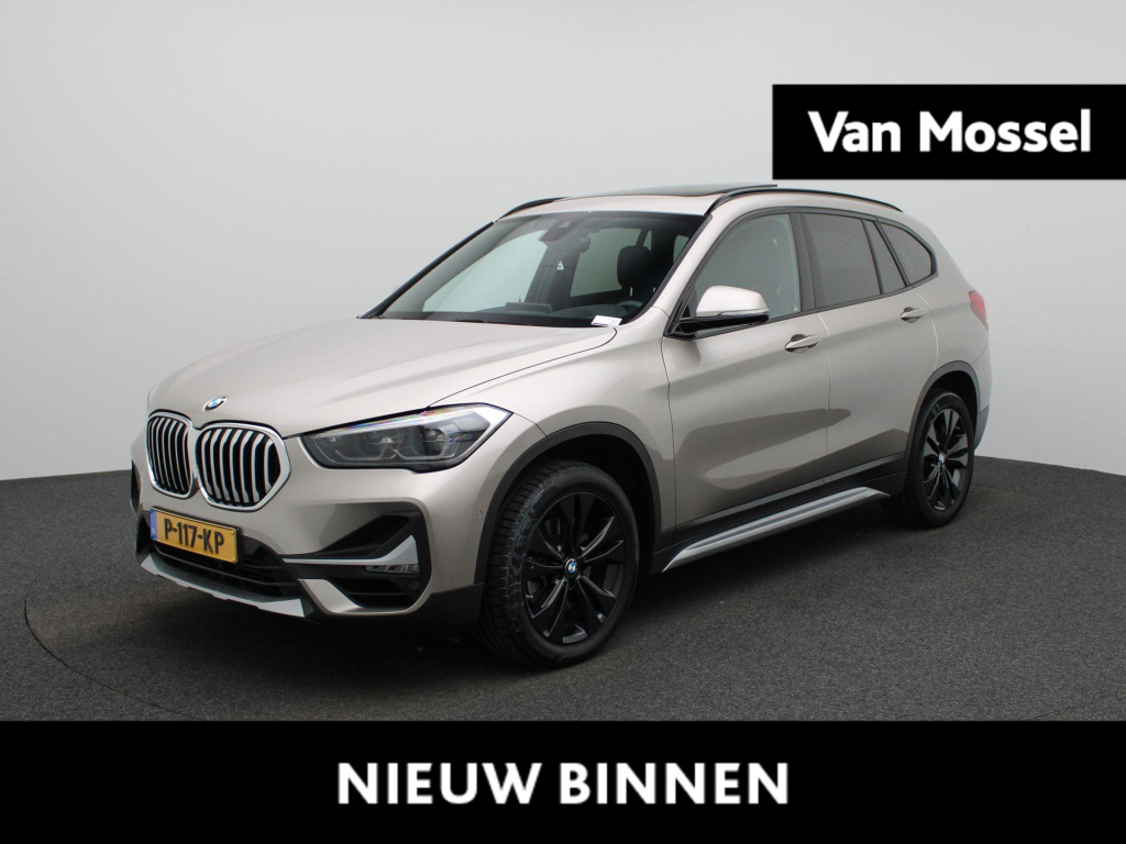 BMW X1 sdrive20i business edition plus | automaat | stoel verwarming | leder | head up display | panoramadak | trekhaak | climate control | cruise control | elektrische achterklep | lichtmetalen velgen |