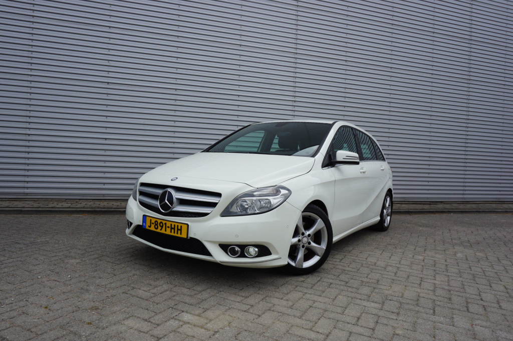 Mercedes-Benz B-Klasse 180 prestige automaat -airco / navi / cruise / pdc / elektr. ramen / trekhaak / lm velgen