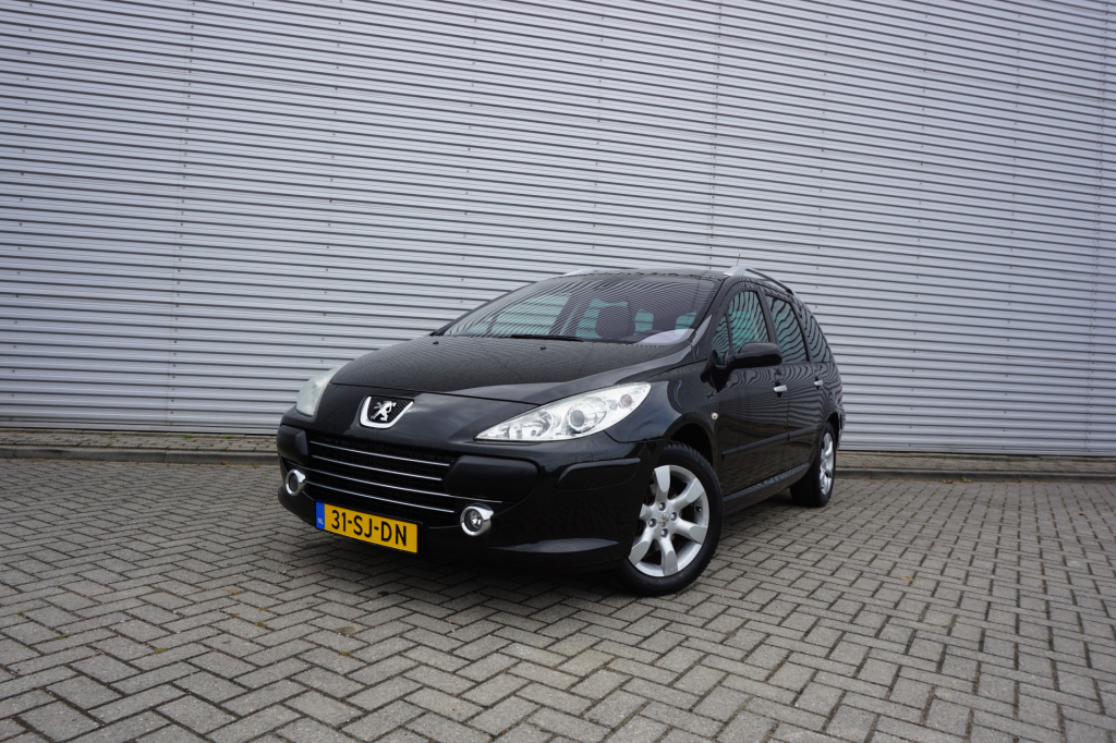 Peugeot 307 sw 1.6-16v griffe climate / cruise / pano / leder / parkeers. / trekhaak / lm velgen / nap