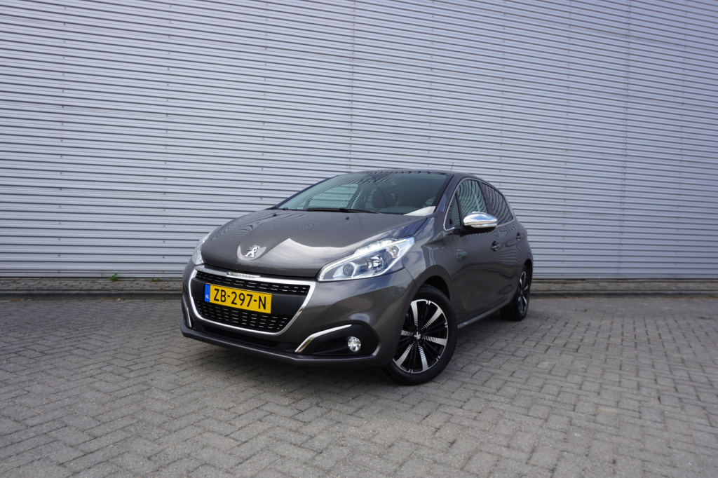 Peugeot 208 1.2 puretech tech edition climate / navi / cruise / camera / pdc / carplay / elektr. ramen / lm velgen / nap