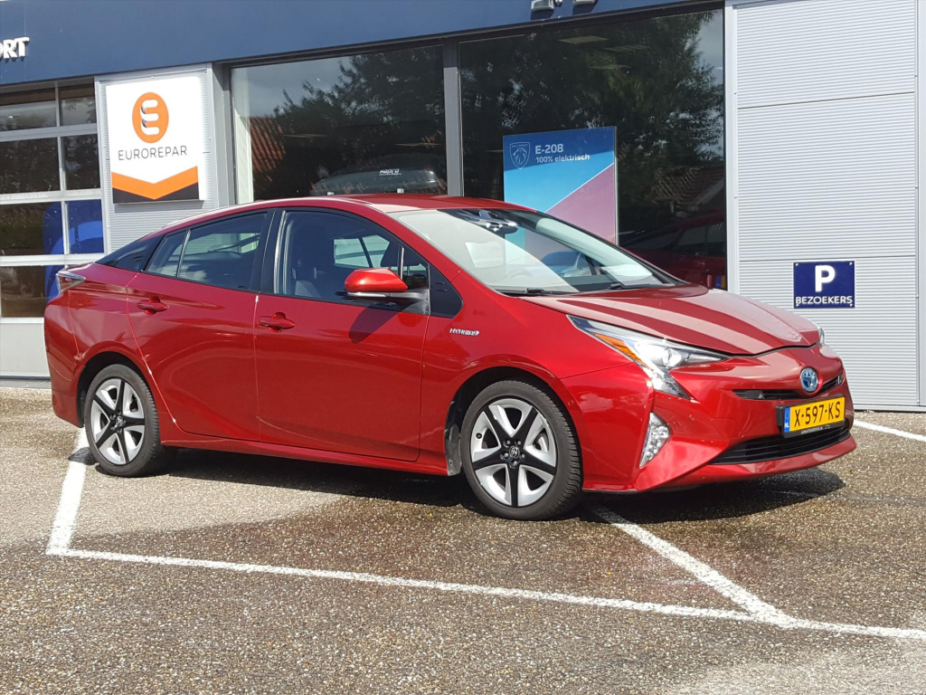 Toyota Prius 1.8 full hybrid 122pk aut active | navi | bt | cruise & climate control | camera achter | parkeersensoren v+a | trekhaak | draadloze telefoonoplader