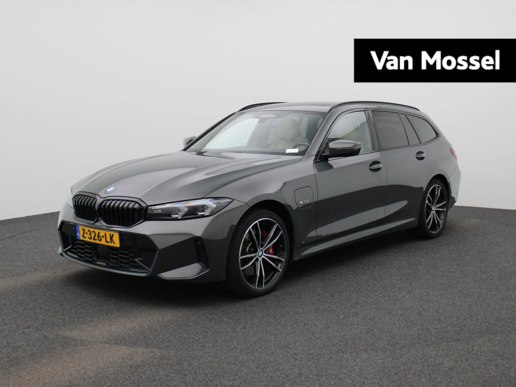 BMW 3-serie touring 330e xdrive | automaat | lmv | head up dsiplay | trekhaak | sfeer verlichting | harman kardon | navigatie | schuifdak | stoel/stuur verwarming | virtual cockpit | leder | parkeer sensoren | elec. achterklep | virtu...