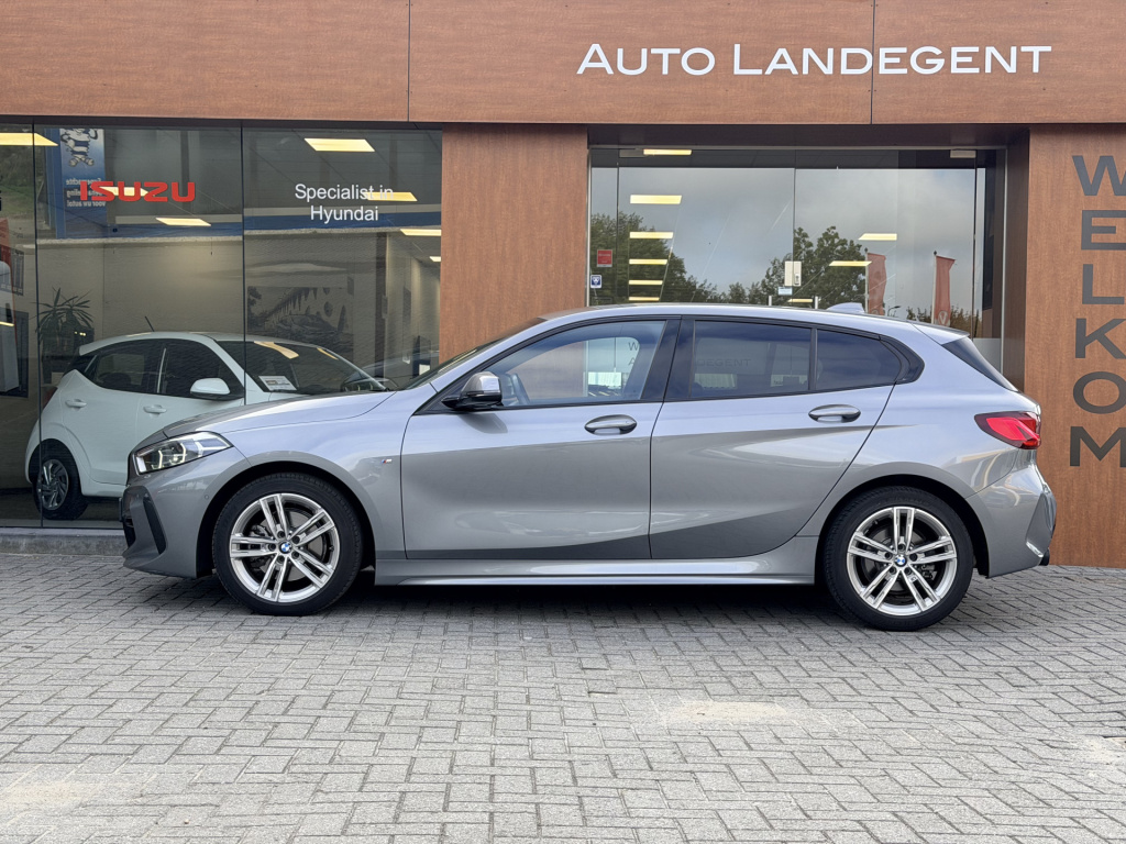 BMW 1 Serie 118i m-sport | carplay | parkeer sensoren | dab | cruise control | climate control