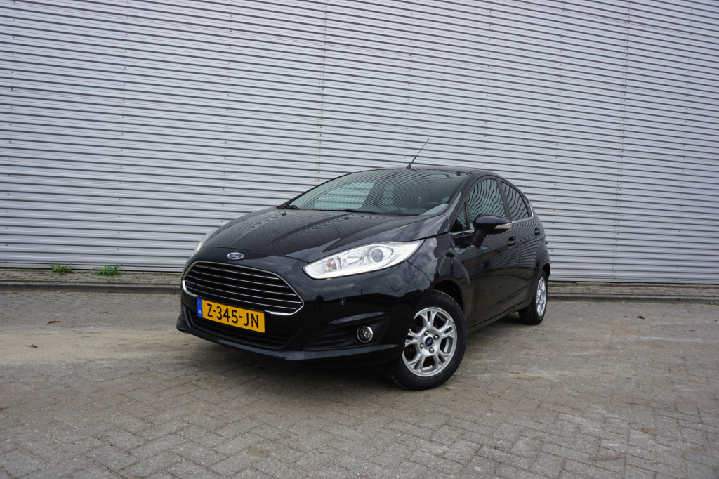 Ford Fiesta 1.0 ecoboost hot hatch airco / navi / cruise / stoelverw. / parkeers. / trekhaak / lm velgen