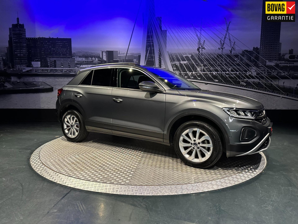 Volkswagen T-roc 1.0 tsi life *acc*17inch*privacy glass*led*appconnect*privacyglass*facelift model