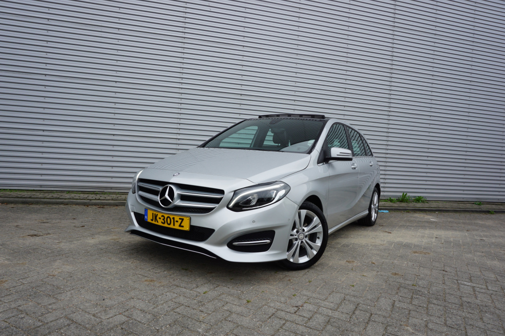 Mercedes-Benz B-Klasse 180 prestige automaat - climate / navi / cruise / stoelverw. / pano / parkeers. / nap
