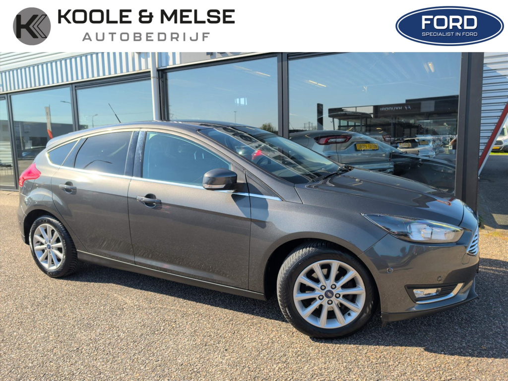 Ford Focus 1.0 ecoboost 5-deurs titanium | carplay | trekhaak | nwe distributie!