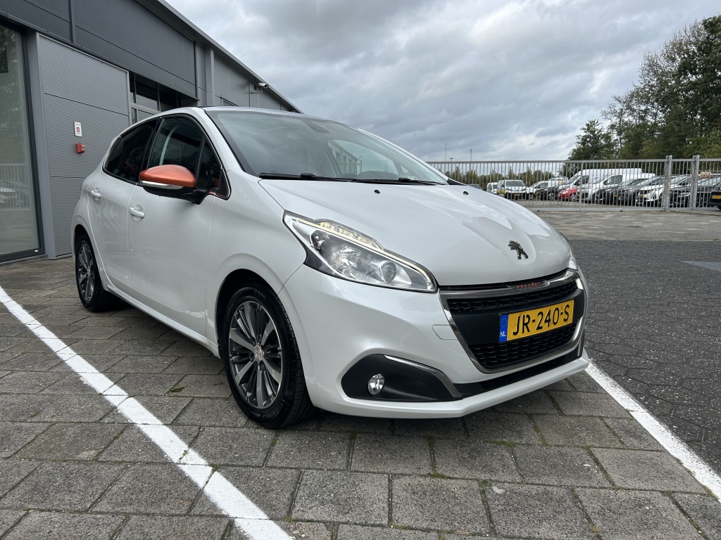 Peugeot 208 1.2 puretech 110pk 5d roland garros apple carplay | navigatie | cruise & climate control | panoramadak | parkeersensoren | bluetooth