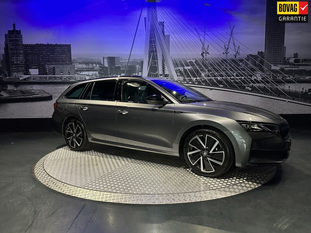 Skoda Octavia combi 1.5 tsi mhev sportline tour*pano*keyless*360*matrix*headup*trekhaak*