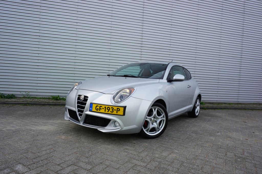 Alfa Romeo MiTo 0.9 twinair distinctive climate / navi / cruise / leder / parkeers. / lm velgen / nap