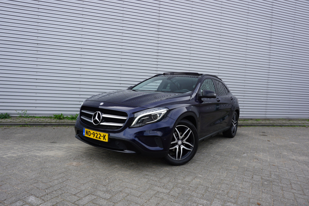 Mercedes-Benz Gla-klasse 180 ambition airco / navi / cruise / pano / parkeers. / lm velgen / nap