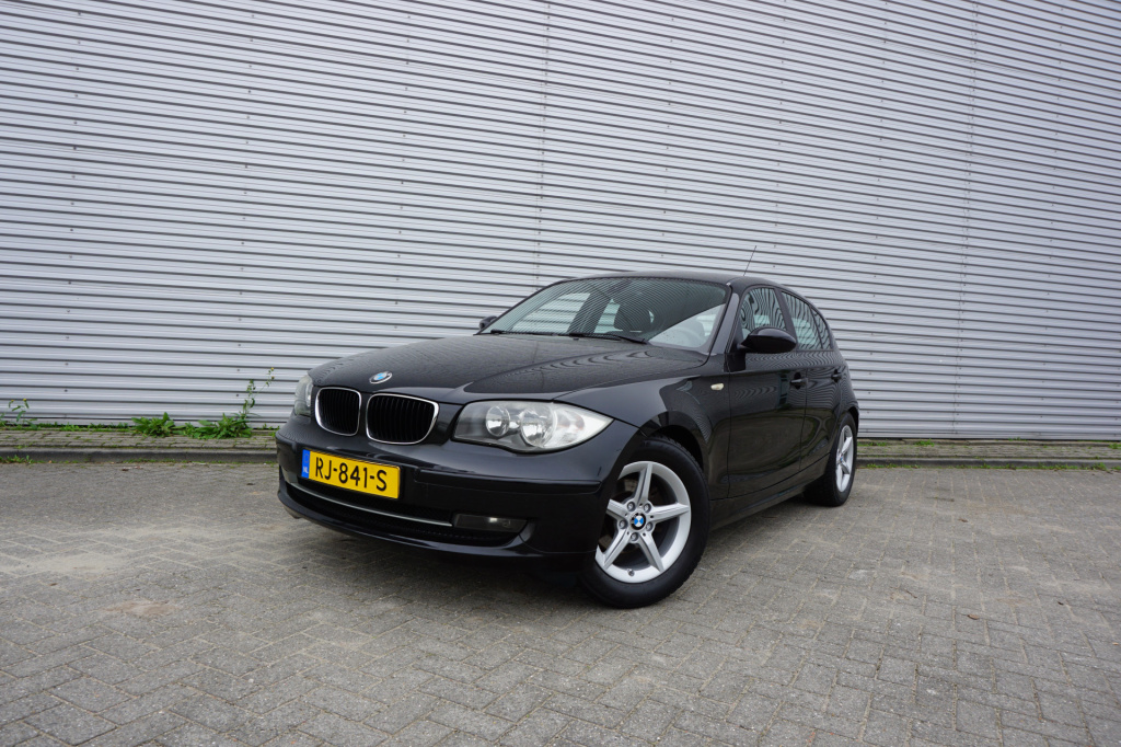 BMW 1 Serie 116i airco / elektr. ramen / parkeers. / lm velgen / apk t/m 09-2027