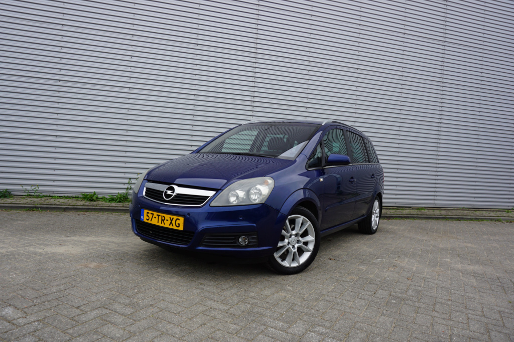Opel Zafira 1.8 cosmo airco / cruise / elektr. ramen / parkeers. / trekhaak / nap / lm velgen