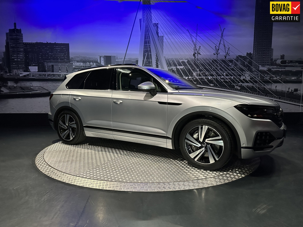 Volkswagen Touareg 3.0 tsi ehybrid 4motion atmosphere *luchtvering*trekhaak*pano*