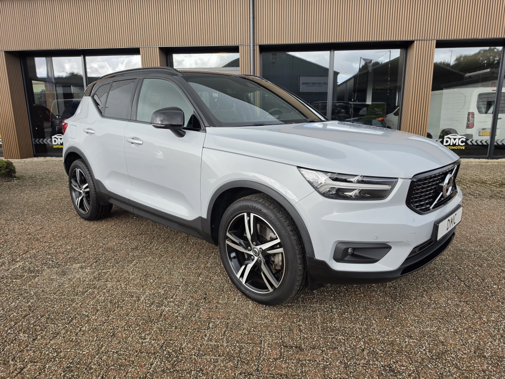 Volvo XC40 r design recharge plug-in hybrid lane assist | trekhaak | camera | nubuck/sportstoelen | 19 inch | verkeersbordherkenning