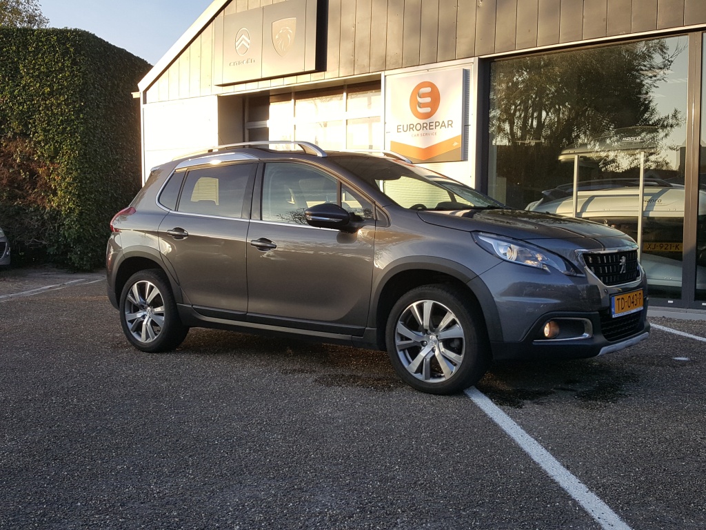 Peugeot 2008 1.2 puretech 110pk allure | trekhaak | apple carplay & android auto | navigatie tomtom | achteruitrijcamera | cruise & climate control | parkeersensoren