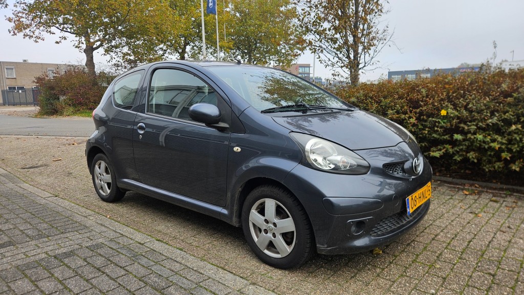 Toyota Aygo 1.0-12v sport