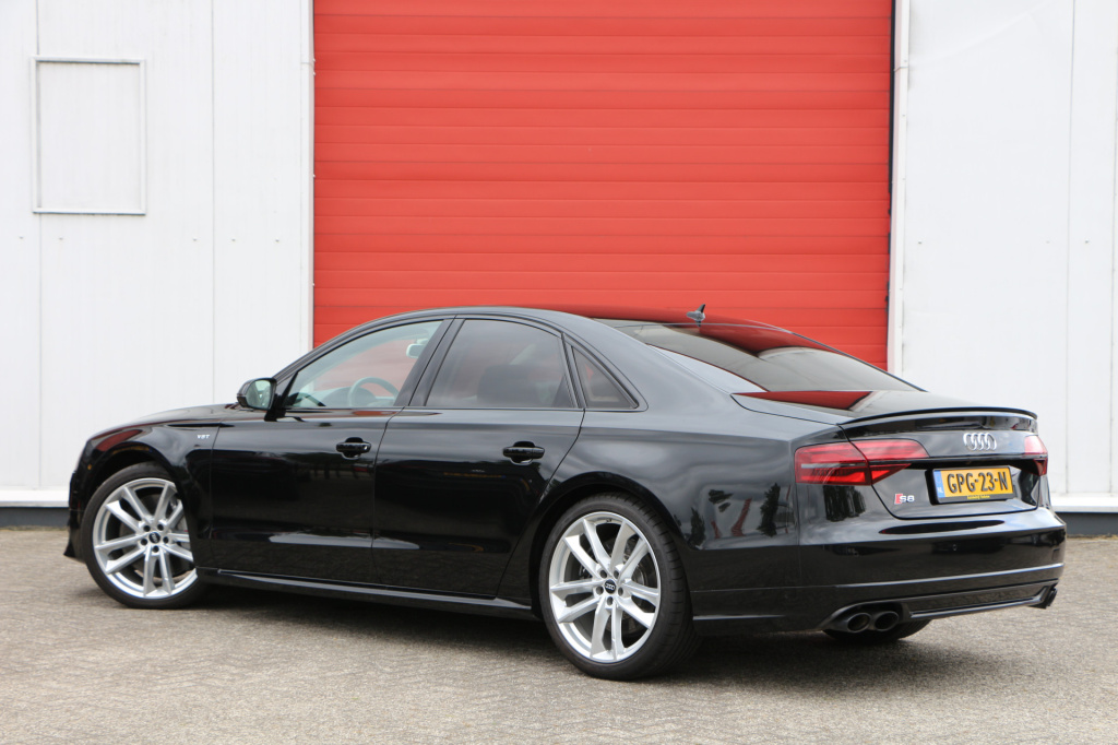Audi S8
