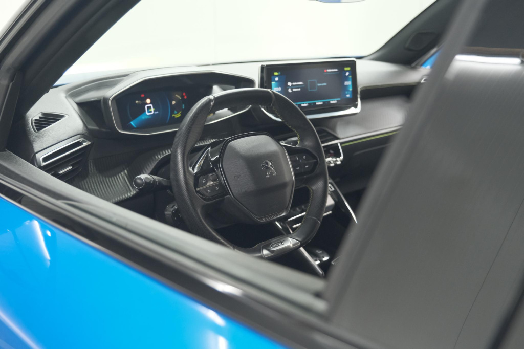 Peugeot E-2008