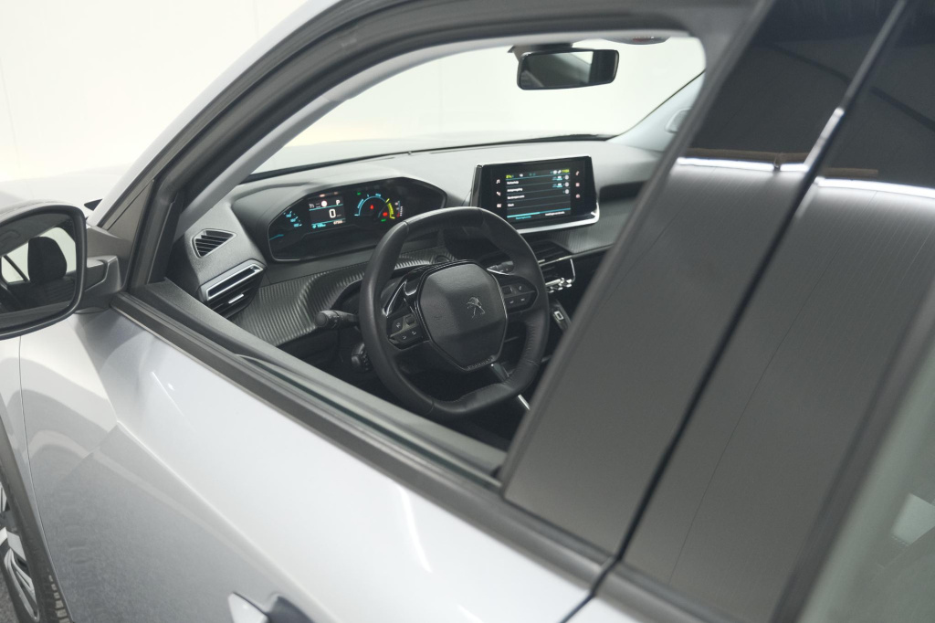 Peugeot E-2008