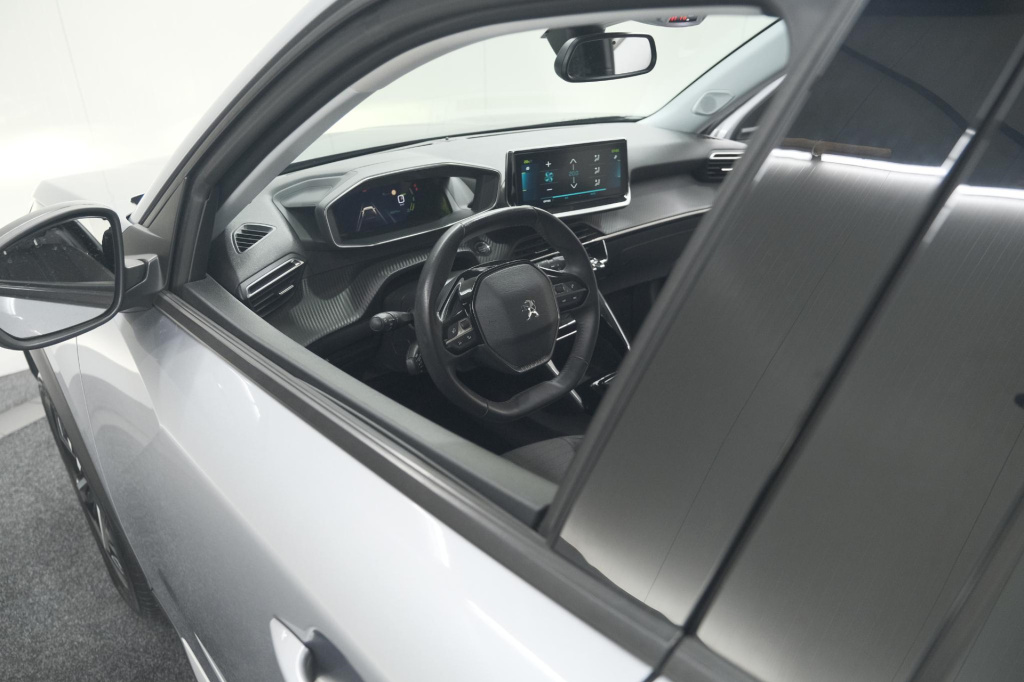 Peugeot E-2008