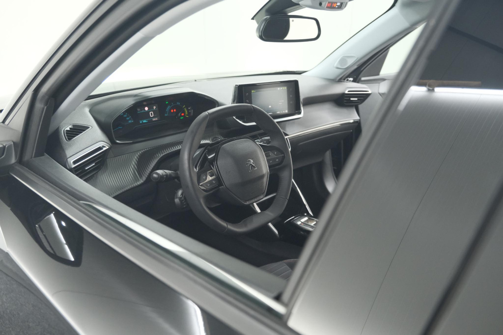 Peugeot E-2008