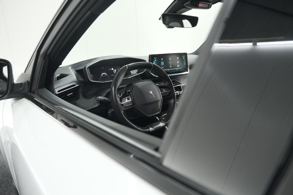 Peugeot E-2008