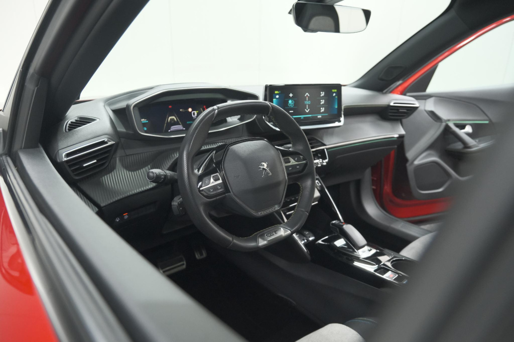 Peugeot E-2008